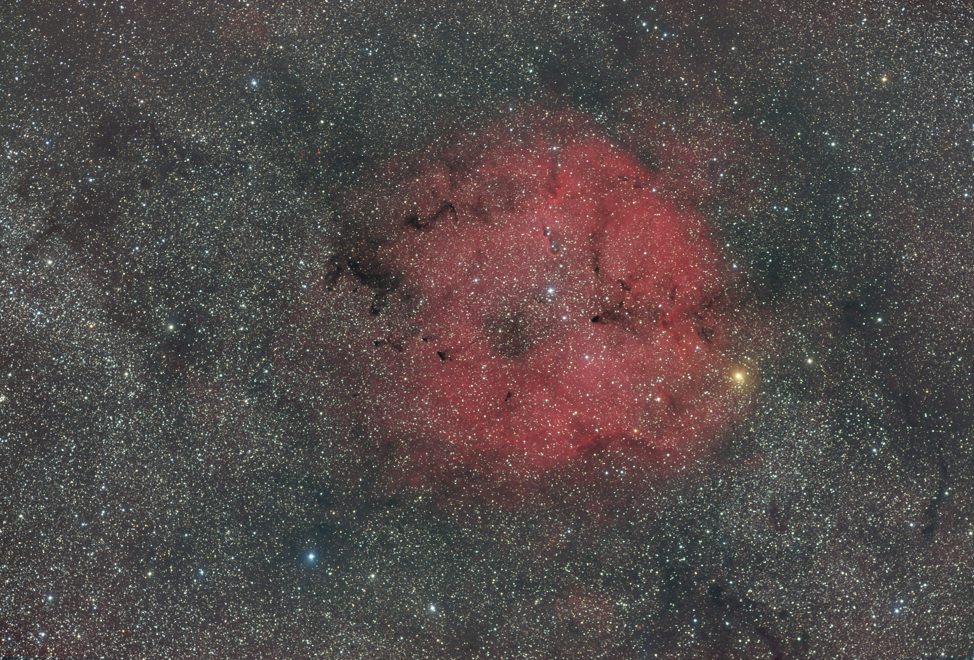  IC1396 umgeben von planetarischen und Dunkelnebel